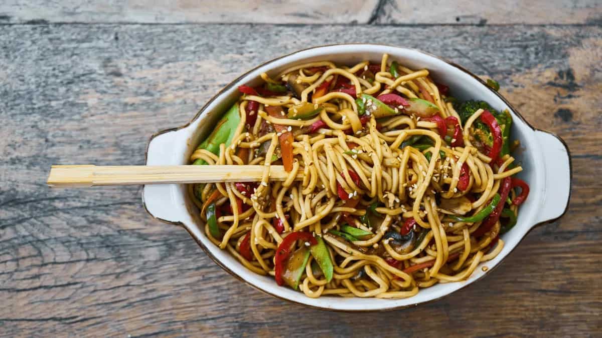 Craving Hakka Noodles? Try These 6 Different Recipes With It