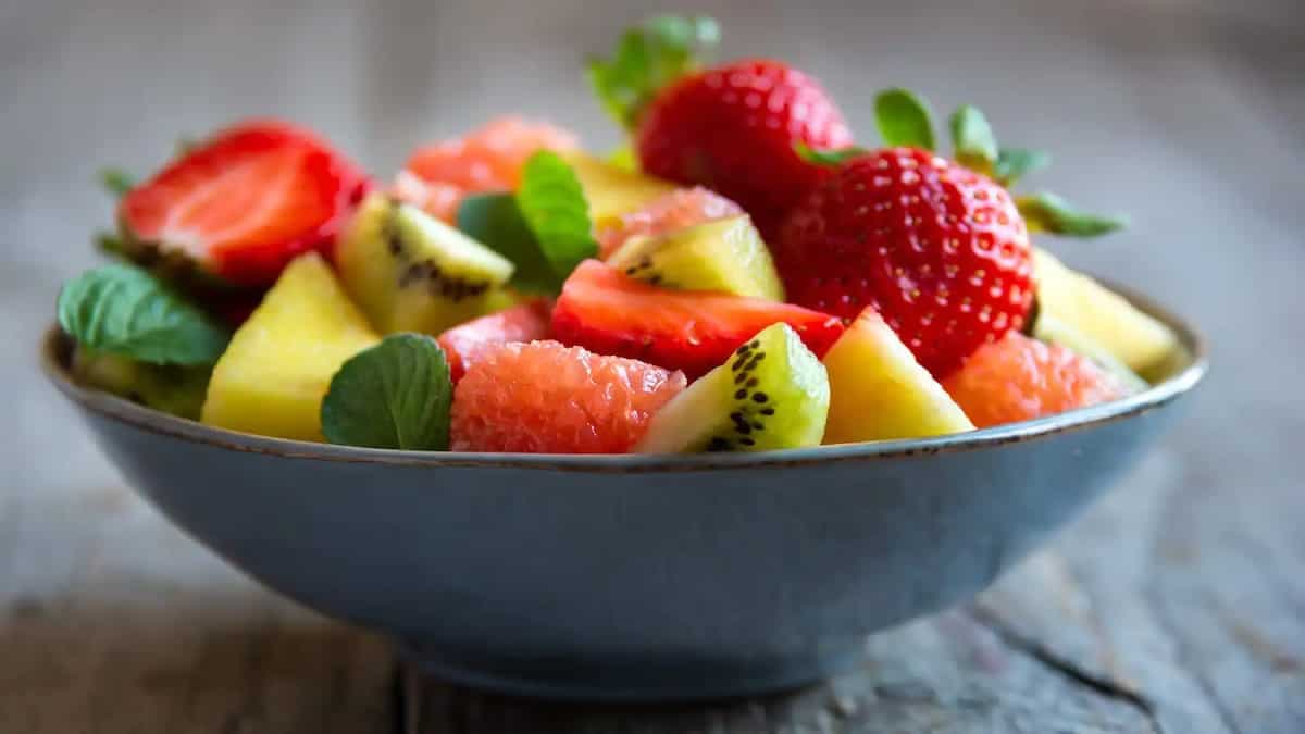 Love noshing on fruits? Beware of these 4 toxic fruit combinations