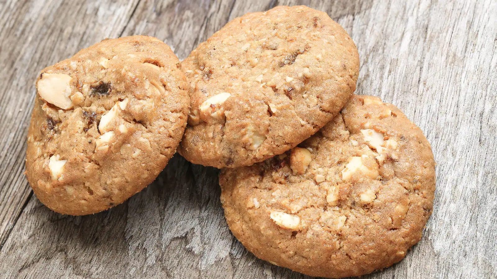 These healthy walnut maple cookies will make you forget about choco chips!