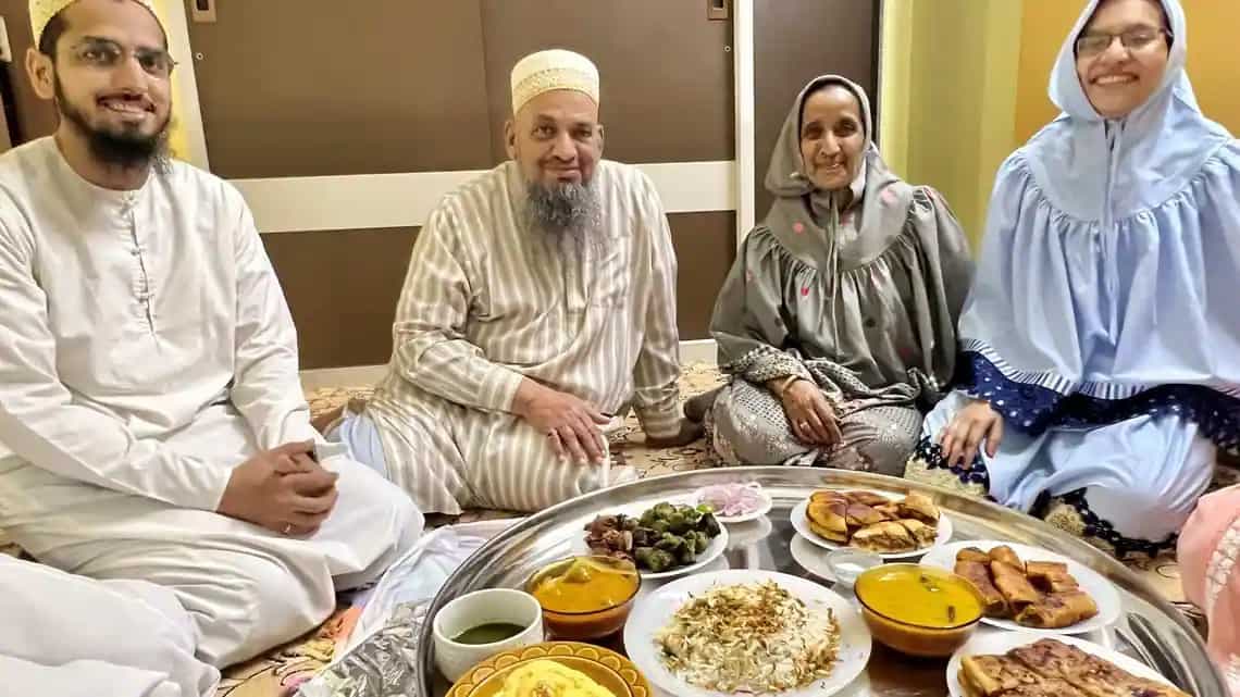 Sharing an iftar thaal at Bhendi Bazaar