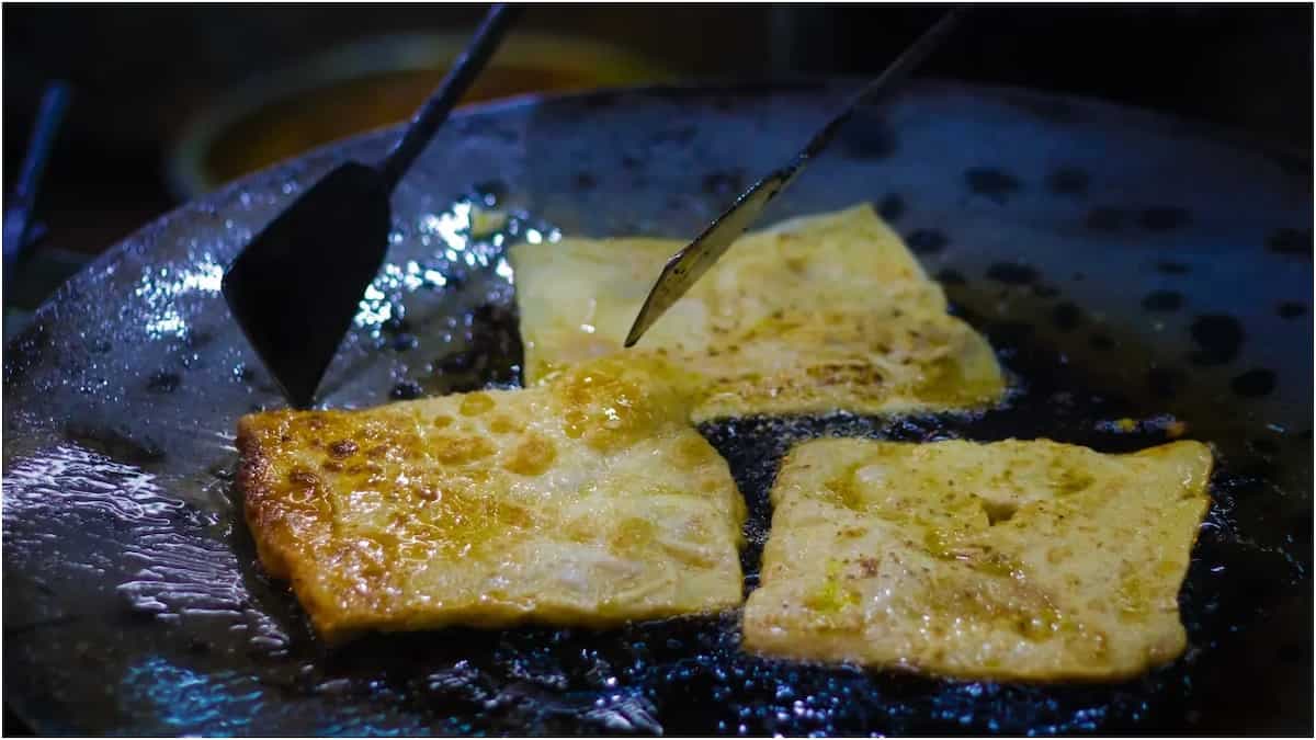 Watch: Here’s How To Make Delicious Mughlai Egg Paratha 