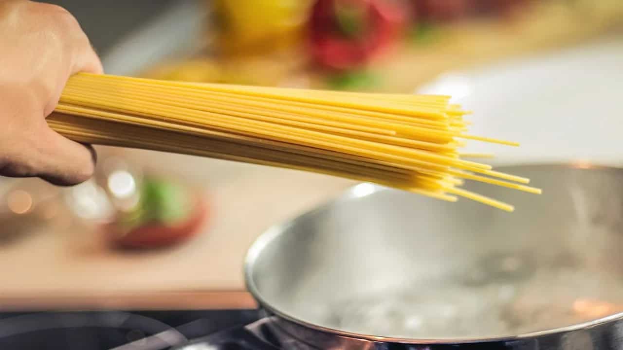 Woman Breaks Spaghetti Before Cooking, Italian Fiancé Calls It ‘Illegal’