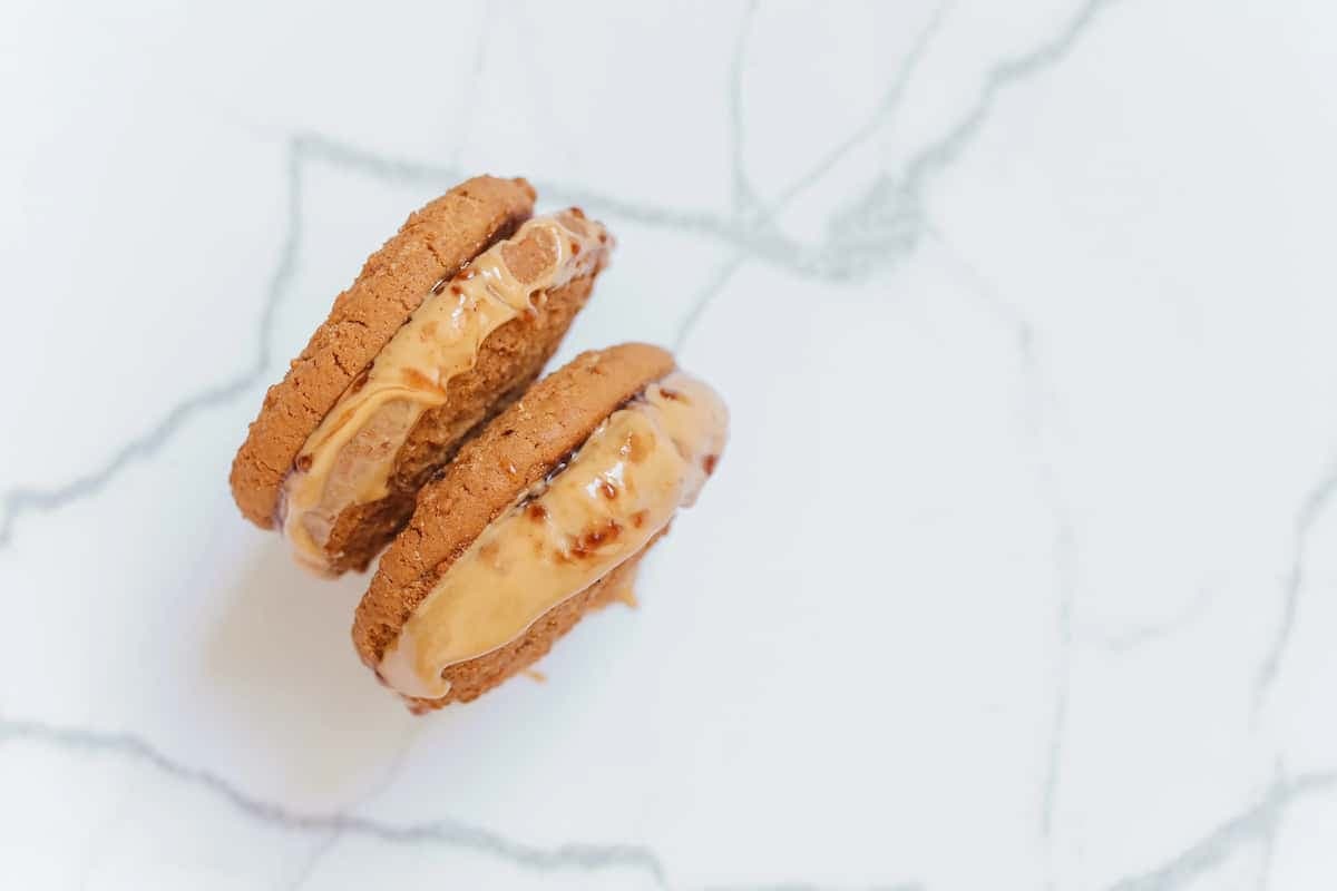 Here's How To Chin Up And Make These Oatmeal Cream Pies