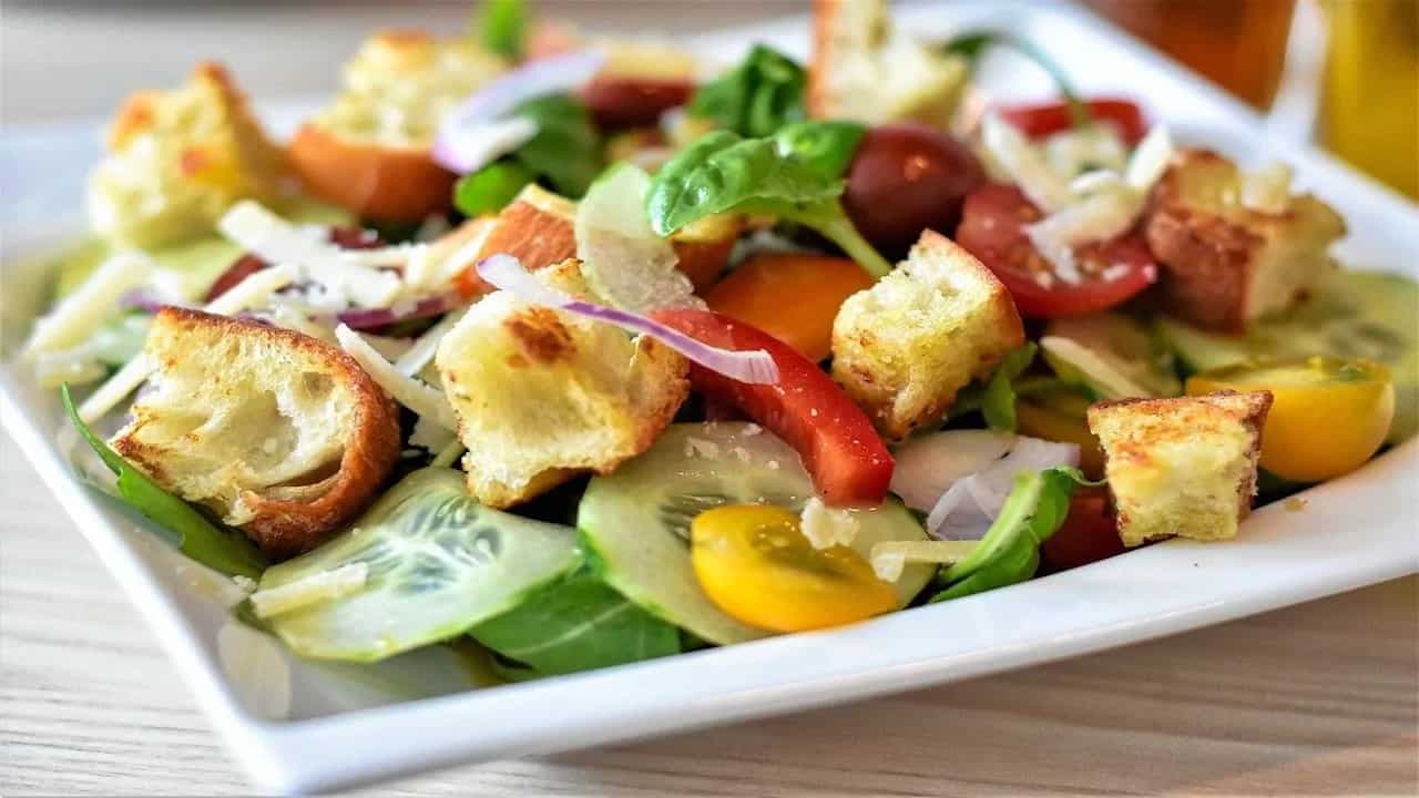 Panzanella: The “Unhealthy” Salad We Cannot Get Over