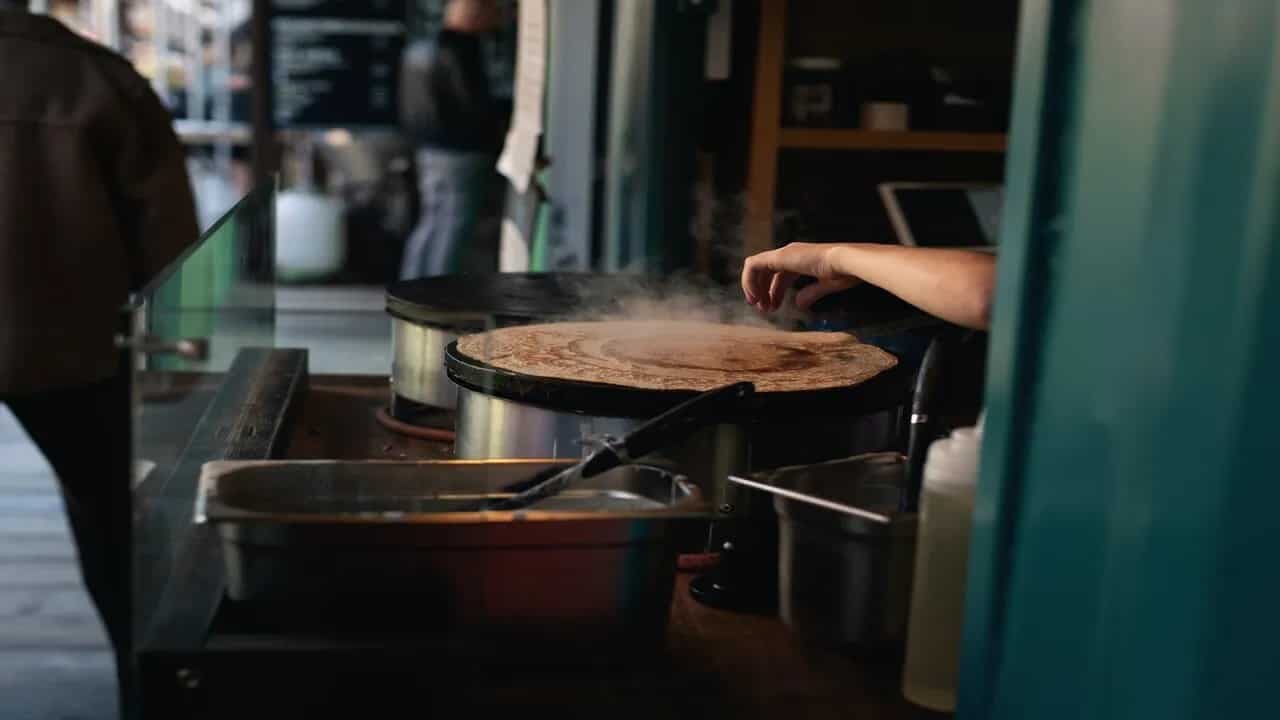 Viral Hack: Make Paratha Under 10 Minutes Without Even Kneading A Dough!  