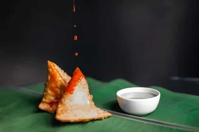 Desi Treats: Top 5 Spots to Devour Samosas In Delhi-NCR 