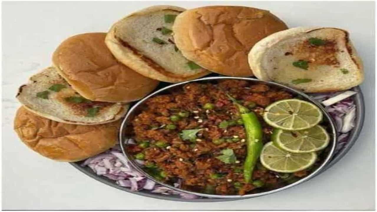 Mumbai On Your Plate: Here’s How You Can Make The Drool-Worthy Street-Style Keema Pav At Home 