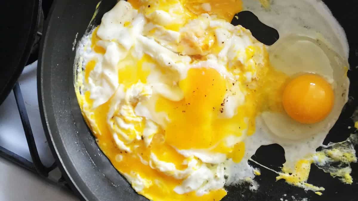 4 Foods You Should Never Cook In An Iron Skillet