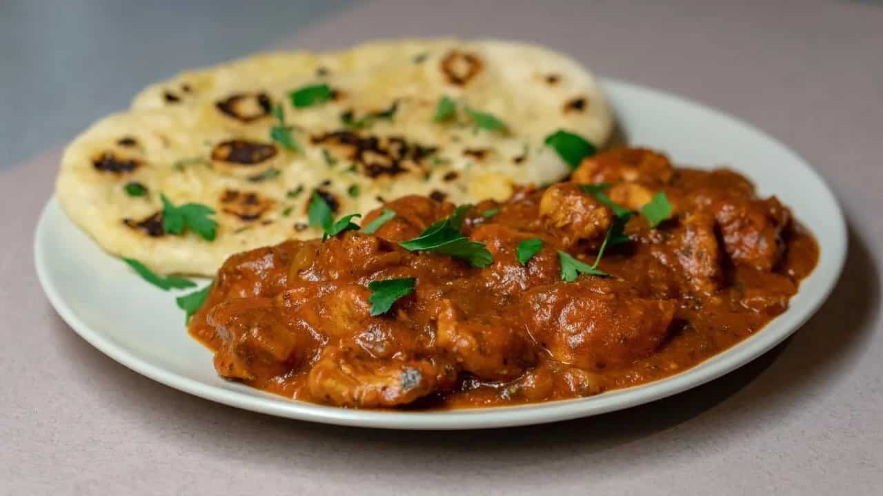 Have Leftover Naan And Gravy? Here's What You Can Make With Them