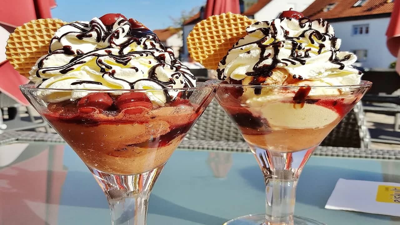 This Easy Chocolate Brownie Sundae Recipe By Vivanta, Dwarka Screams Indulgence  