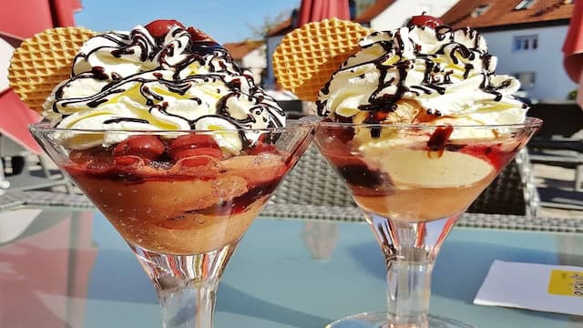 This Easy Chocolate Brownie Sundae Recipe By Vivanta, Dwarka Screams Indulgence  