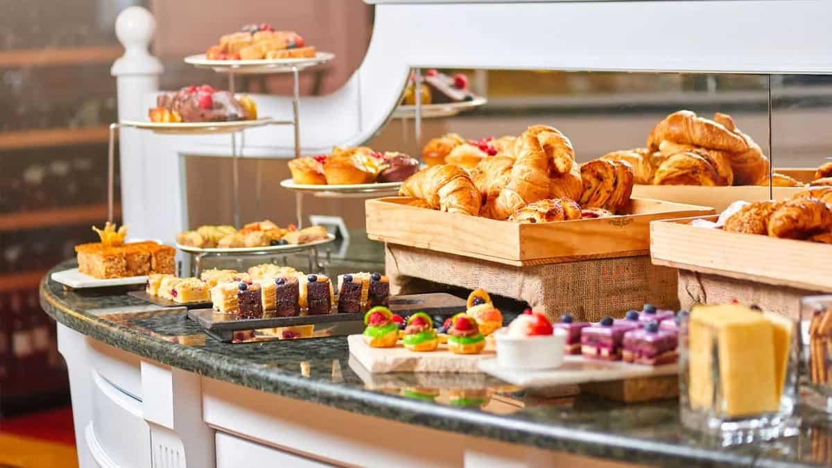 Why Hotels Only Offer Complimentary Breakfast And Not Lunch 