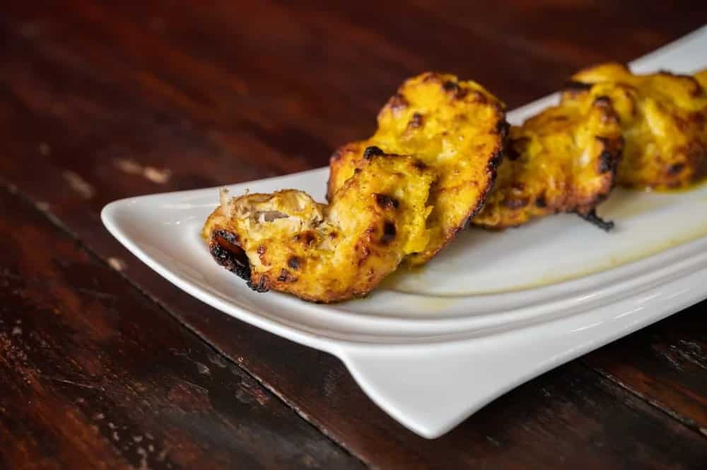 Bored Of All Tikkas? Try This Lehsuni Chicken Tikka Recipe For A Garlic Affair