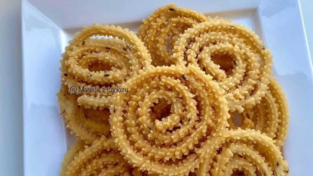 Chakli: A Crispy & Spiral Savoury Snack To Make On Ganesh Chaturthi