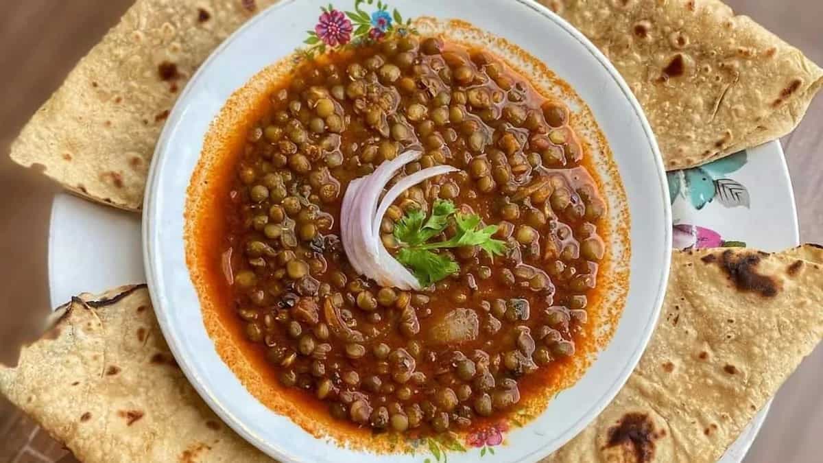 Akkha Masoor Dal: Health And Taste Served With Hot Tadka