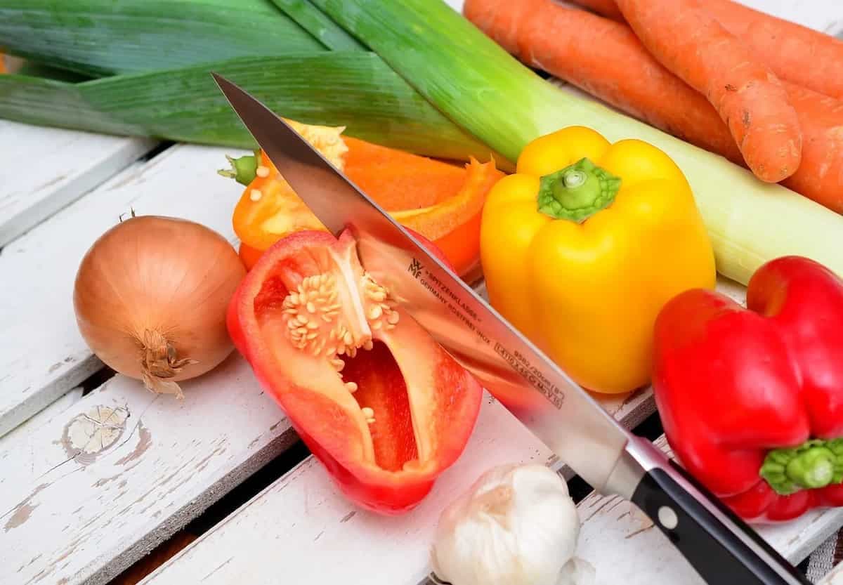 This Genius Hack Of Cutting Bell Peppers Is Winning Hearts On The Internet