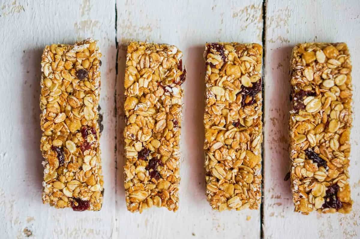 Love Healthy Snacking? Here Are 5 Best Nutrition Bars Available