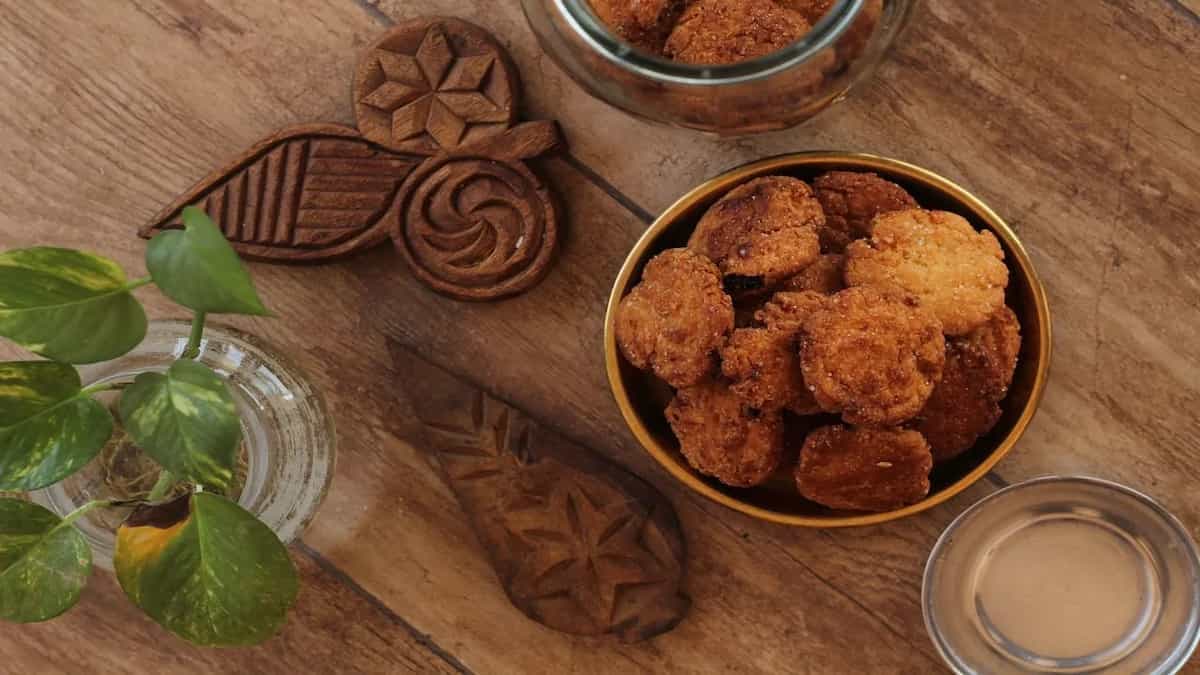 Relish These Bihari Tea Time Snacks During Monsoon