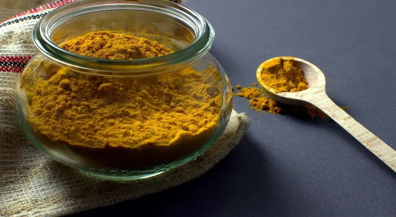 Turmeric, The Saviour: How This Kitchen Ingredient Can Save Your Life if You Are suffering From COVID-19