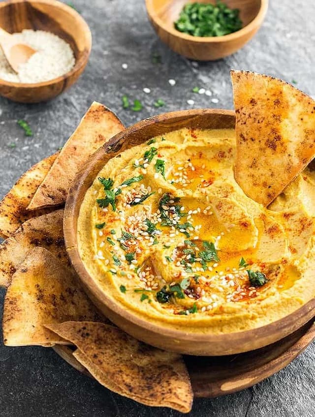 Here's An Easy Way To Make Homemade Hummus With Twisted Flavours