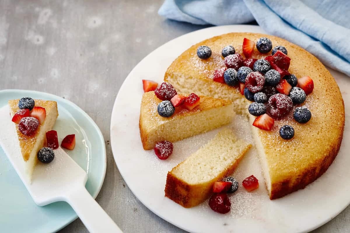 Fluffy Vanilla Cake: Here's An Easy Recipe To Bake It At Home