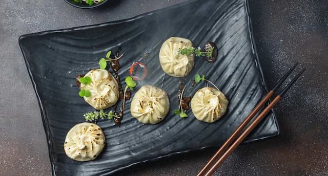 Momos With Spicy Chutney: Know The Calorific Content In A Plateful Of Momos