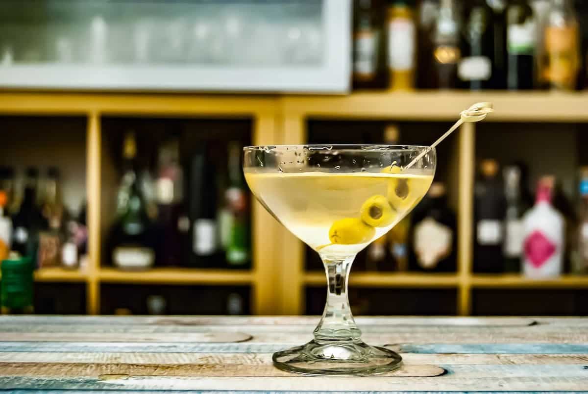 6 Simple Tips To Make A Martini ‘As Perfect As The Sonnet’