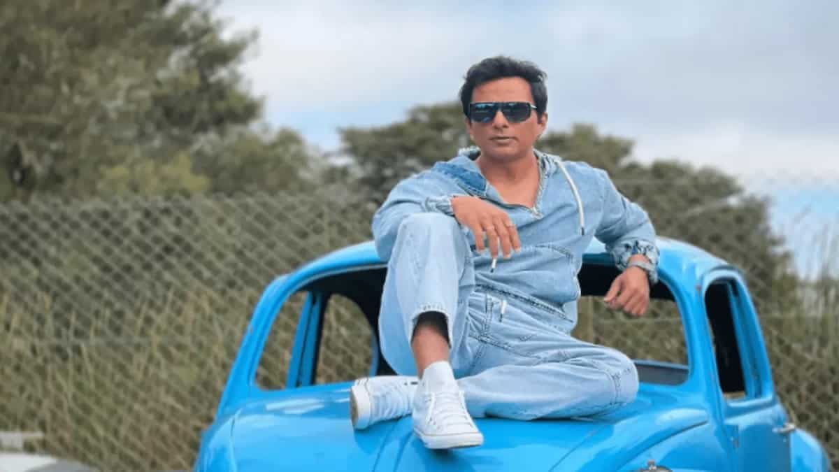 Actor Sonu Sood Treats New ‘Roadies’ Contestants To Punjabi Samosas  