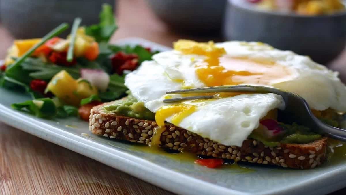 Some Eggsquisite Egg Sandwiches That Will Make Mornings Easy