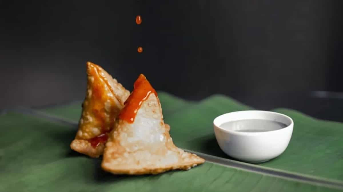 Viral: Gulab Jamun Samosa Shocks Netizens 