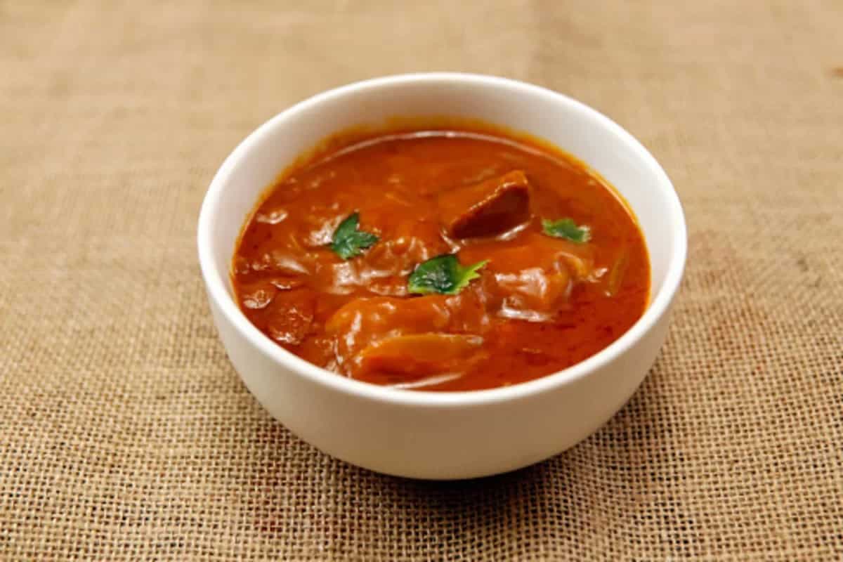 Murgir Laal Jhol: Homestyle Bengali Chicken Curry