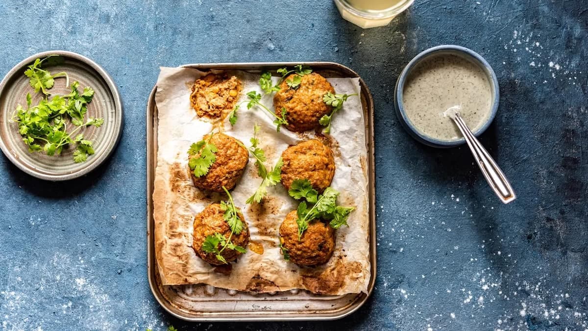 It’s Snack Time! Get Ready To Indulge Yourself In Rajasthani Chawla Dal Pakoras 