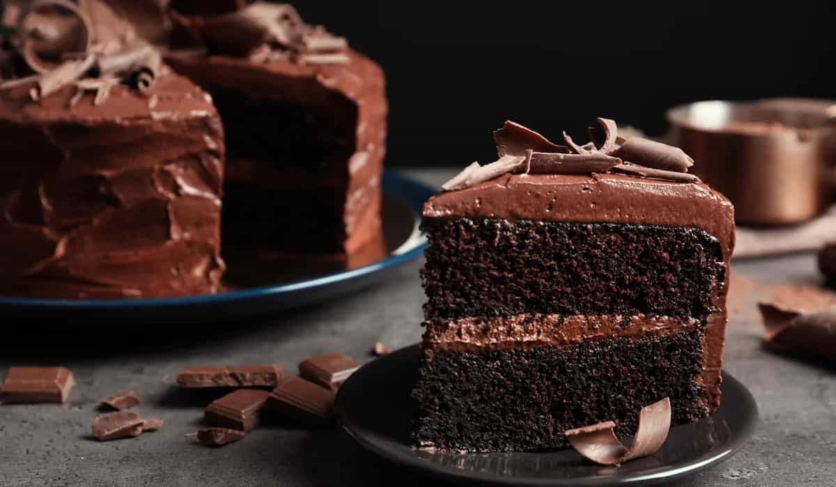This Cake Cutting Hack Shows How To Get Neat Slices In Seconds