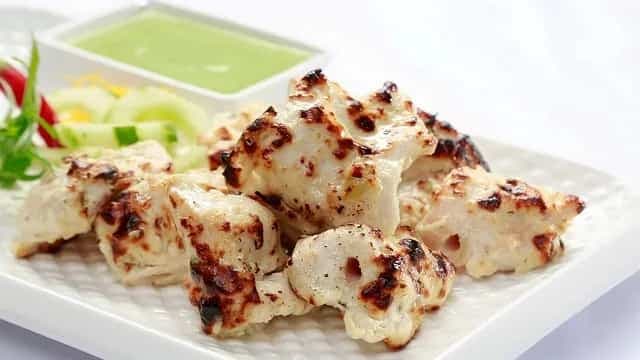 Celebrate Eid With Yummy Murgh Malai Tikka And Mint Chutney