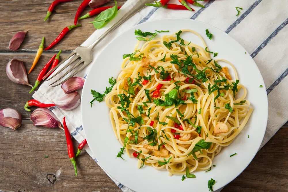 Chilli Garlic Chicken Fried Noodles: Chinese Style Noodles