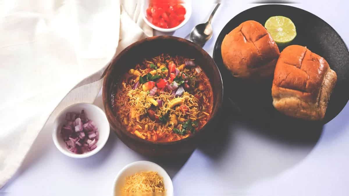 Try The Maharashtrian Misal Pav Recipe Today 