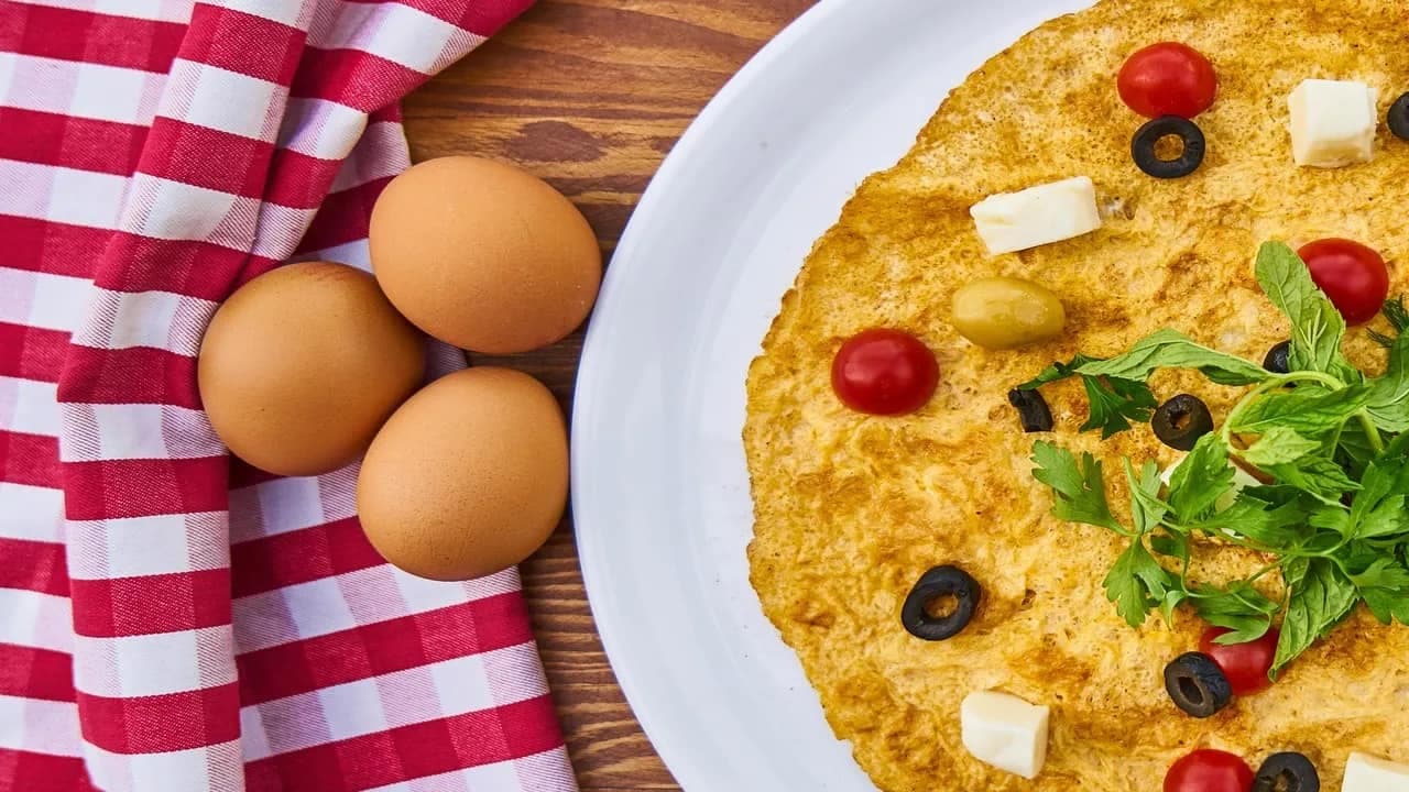 Flip Your ‘Omelette Game’ With This Spicy Veggie Omelette