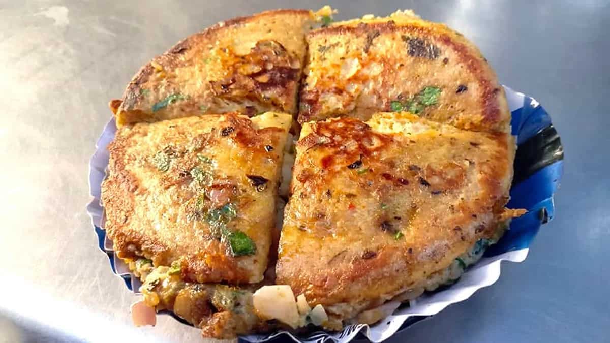 This Fusion Tandoori Kulcha Omelette In Delhi Is Winning Hearts