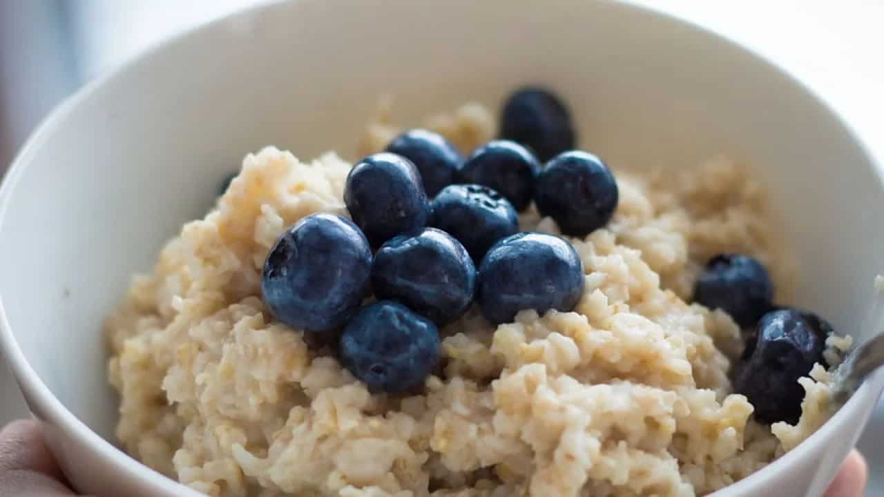 When To Eat Oatmeal: Breakfast or Dinner?