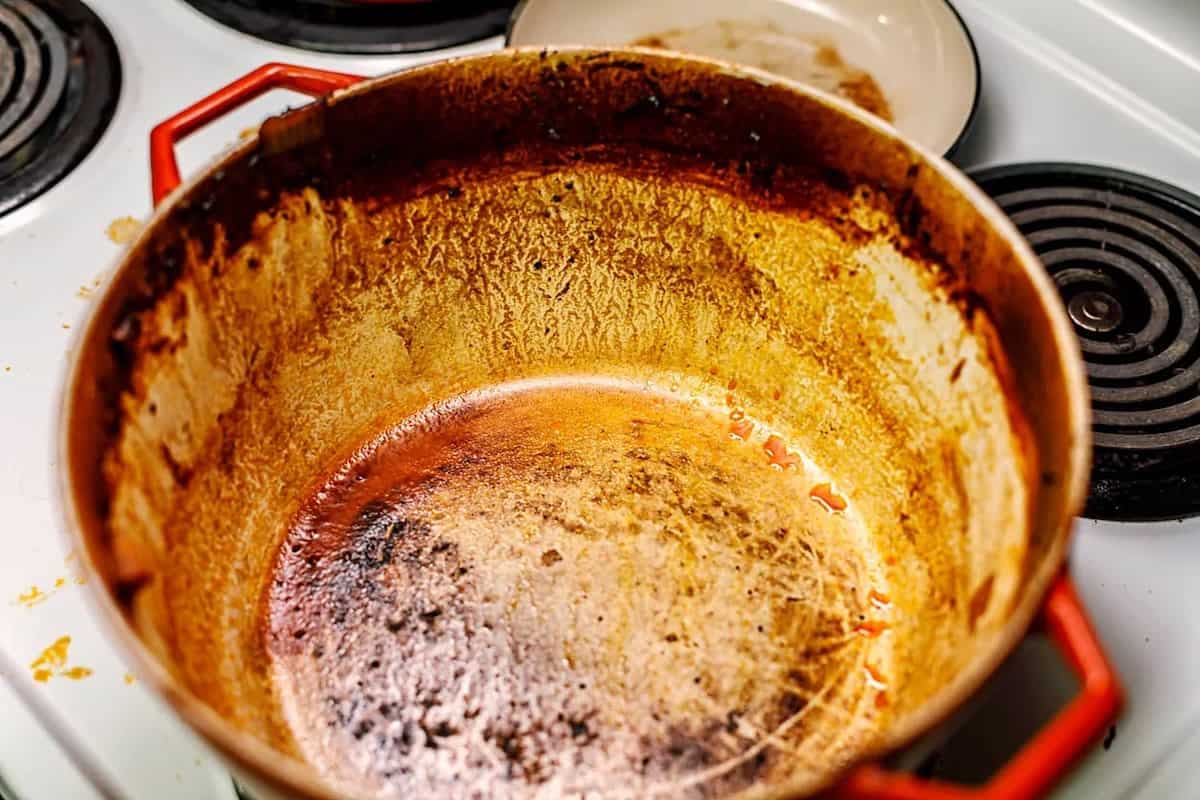 8 Tips To Clean Your Burnt Vessels At Home