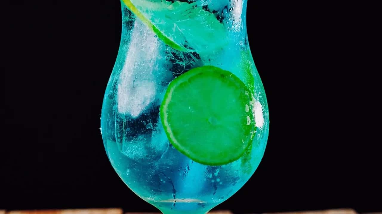 Blue Lagoon: A Blue Refreshing Drink To Gear Up Yourself This Weekend  