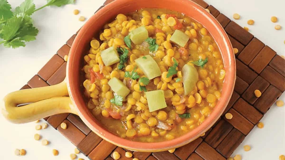 Make Lauki Likeable With This Lauki Chane Ki Dal