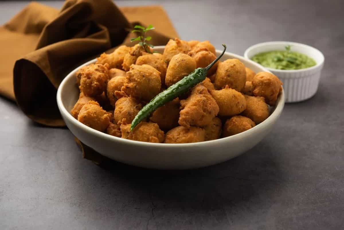 Peralam Munthiri Vadai: Yummy Cashew Fritters From Thanjavur