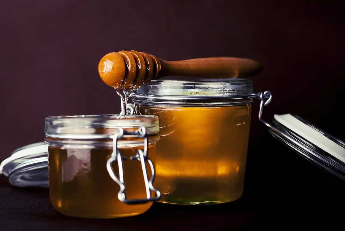 Kolkata’s Purest Honey; Watch His Bizarre Way To Test The Purity Of Honey