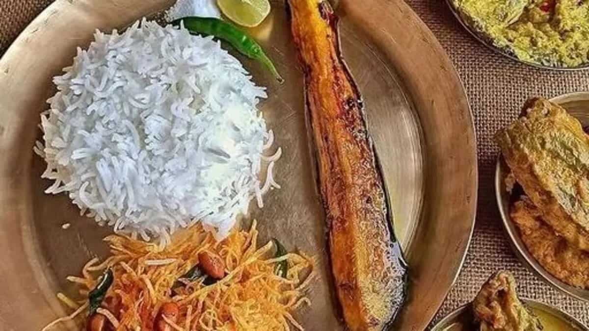 Aam Dal, Maccher Tok And More: Bengali Dishes You Must Try To Beat The Heat