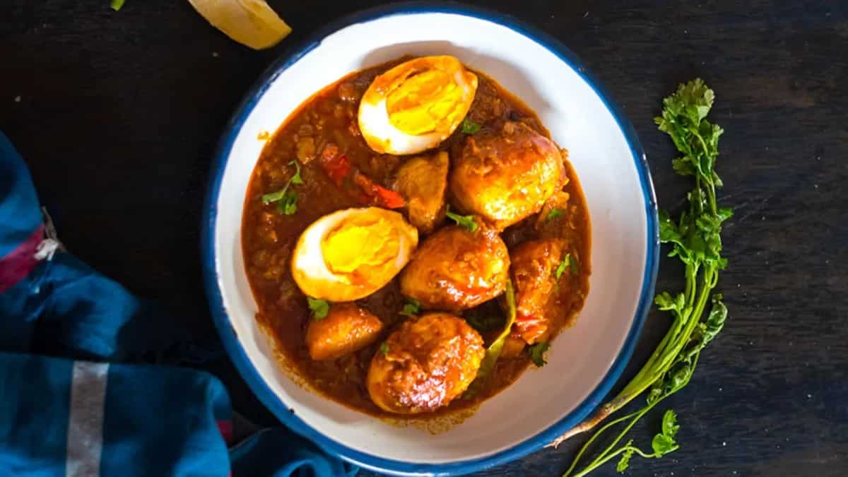 Dhaba Style Egg Curry Is Always A Good Idea For Lunch, Agree?