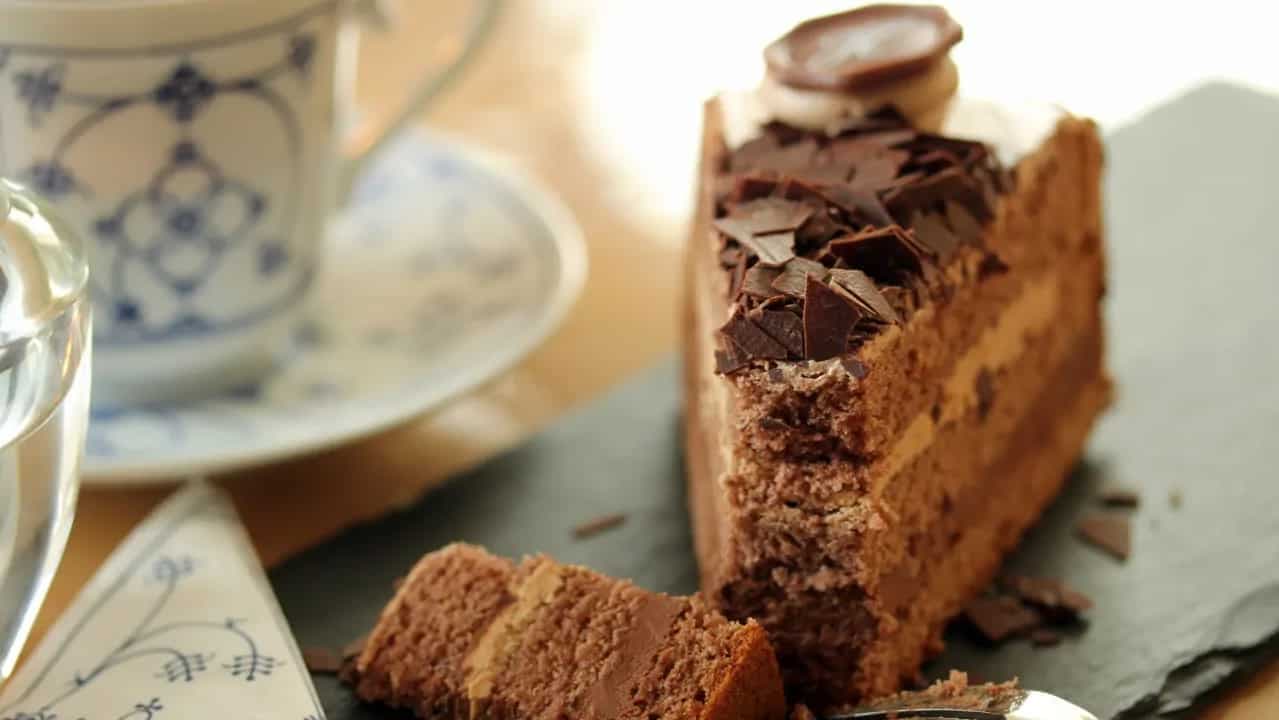 How To Bake A Chocolate Cake; 5 Best Recipes To Try