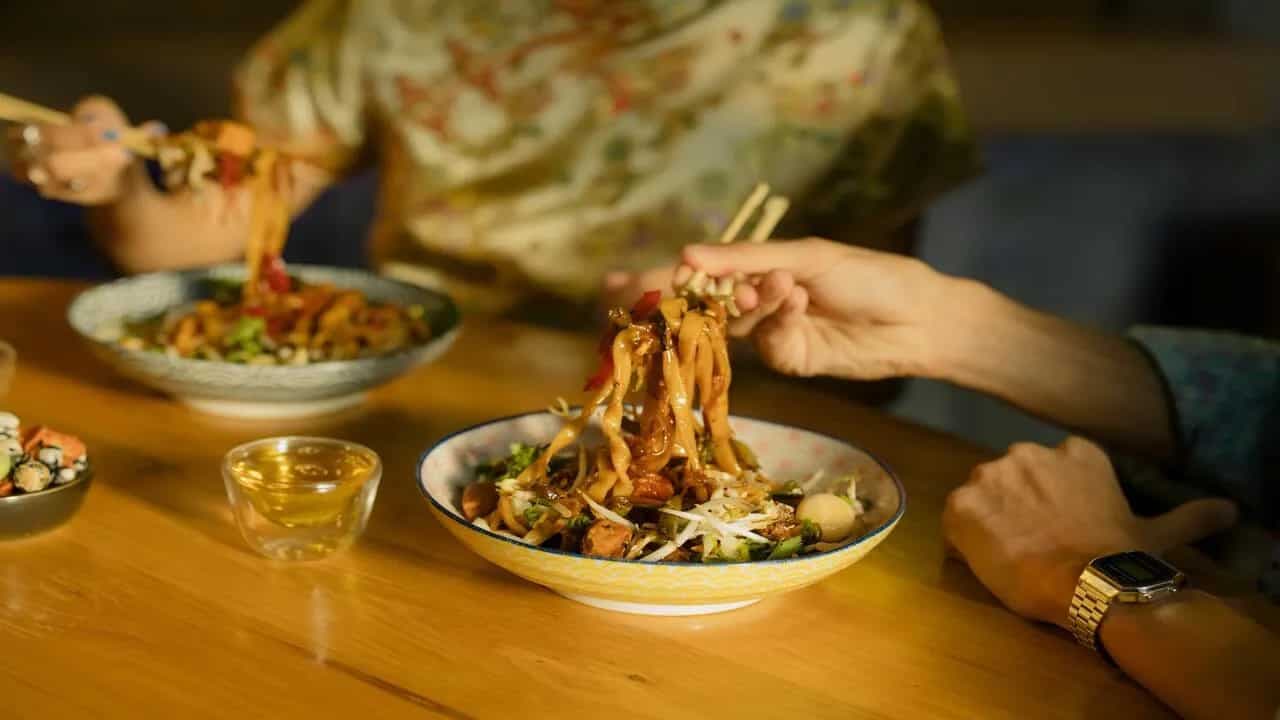 67-Year-Old-Woman Finishes 10 Bowls Of Curry Noodles Before Dine-In Restrictions In Singapore