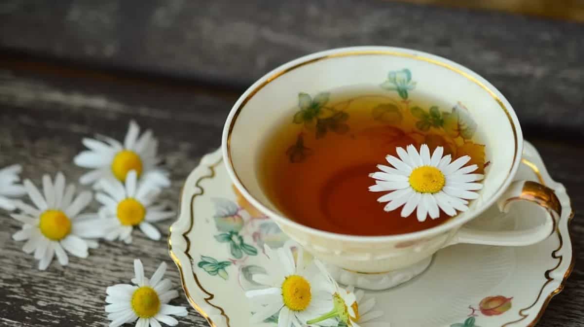 5 Reasons To Add Chamomile Tea To Your Diet