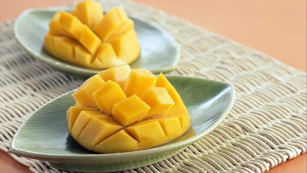 Good News For Diabetics As Pakistan’s Markets Flood With Sugar-free Mangoes  